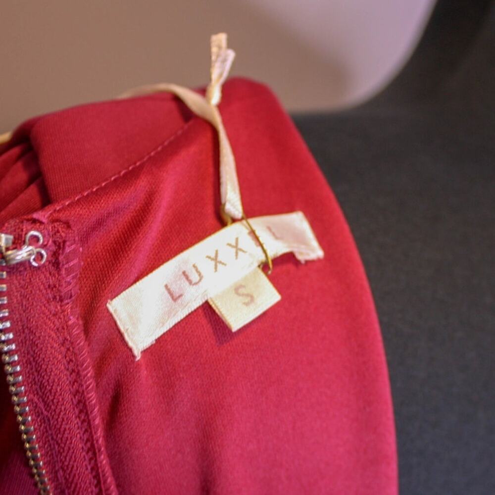 Luxxel Deep V Neck Flare Mini Dress Plum Purple Red Size S NWT - Picture 4 of 7